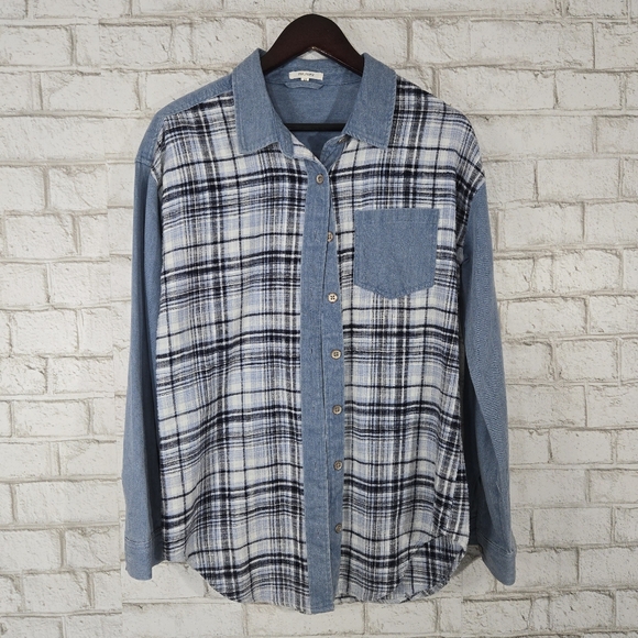 Maurices cute plaid button down top - Picture 1 of 16